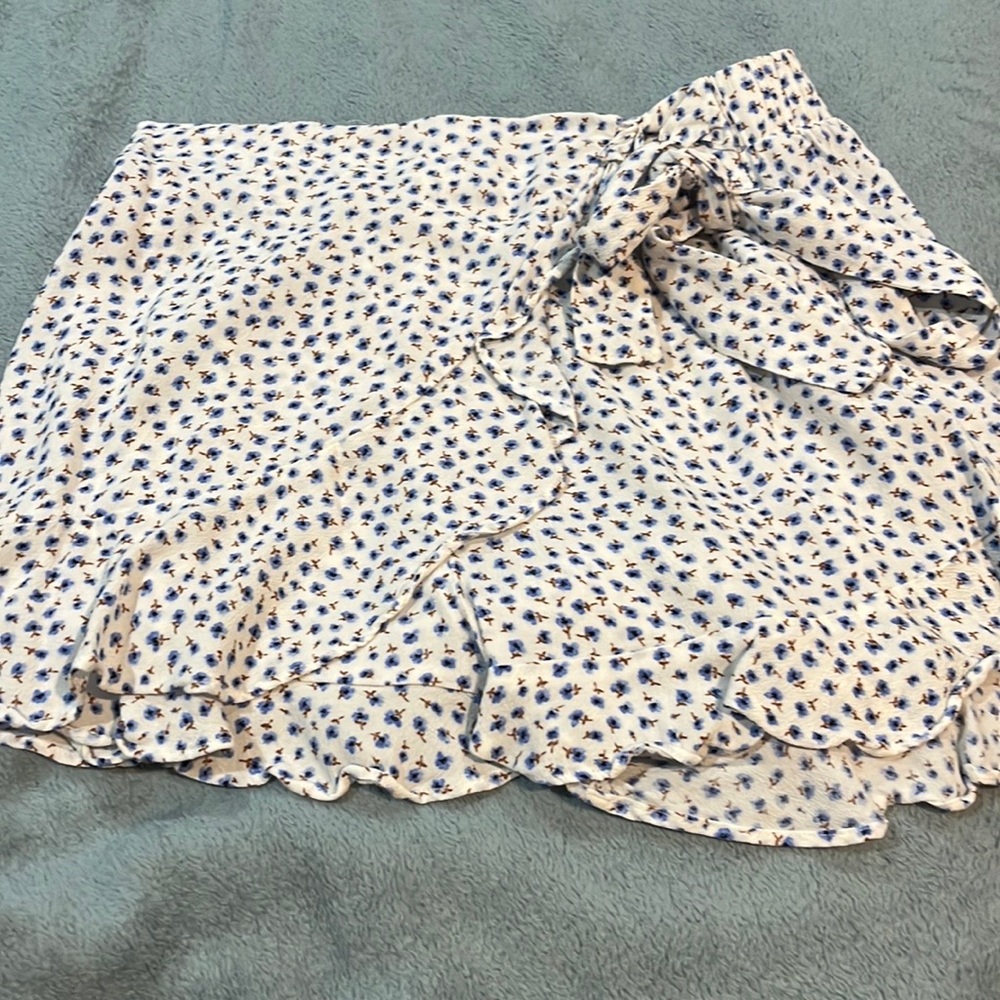 Tie side skort